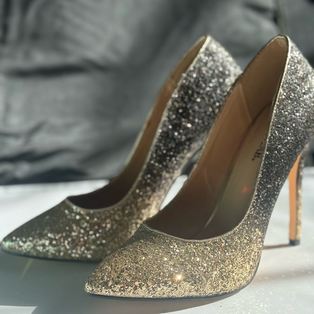 JustFab Sparkling Gold and Black Heels Size 9.5 - Picture 2 of 8